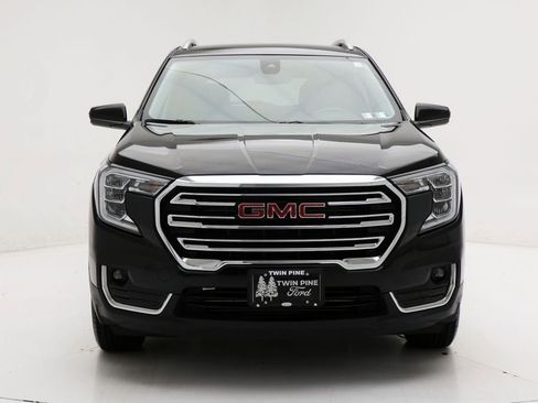 Used 2024 GMC Terrain SLT image 3