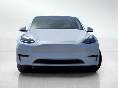 Used 2023 Tesla Model Y Long Range AWD/4WD image 2