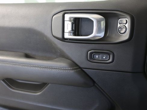 Used 2022 Jeep Wrangler Unlimited Sahara image 27