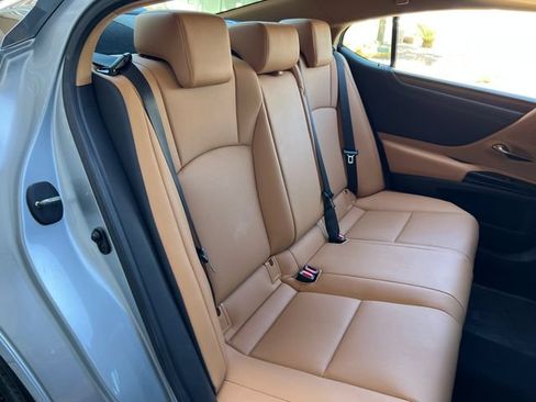 Used 2025 Lexus ES 300h w/ Premium Package FWD image 51