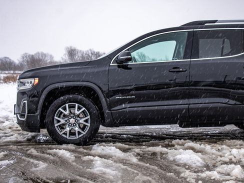 Used 2023 GMC Acadia SLT image 23