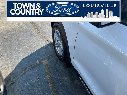 Used 2021 Ford Explorer XLT w/ Class III Trailer Tow Package AWD/4WD image 13