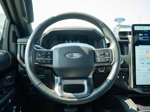 Used 2024 Ford Expedition Platinum image 14