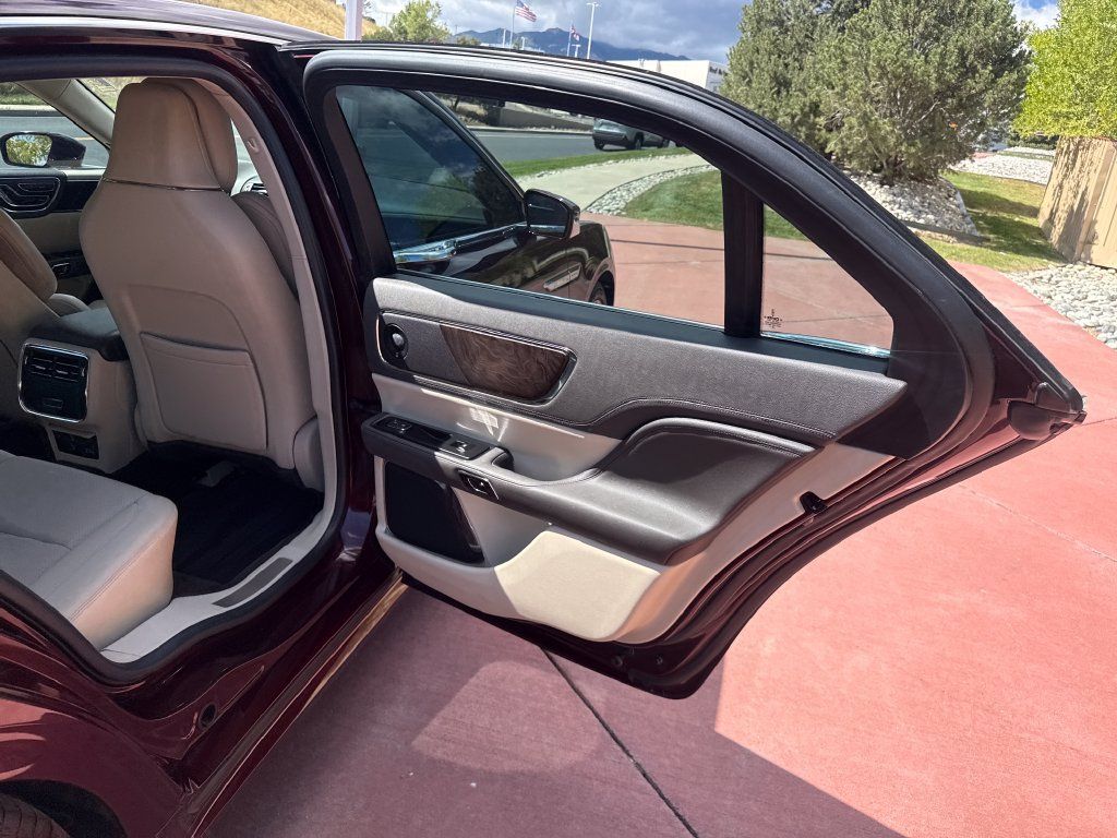 Used 2017 Lincoln Continental Select w/ Climate Package AWD/4WD image 23