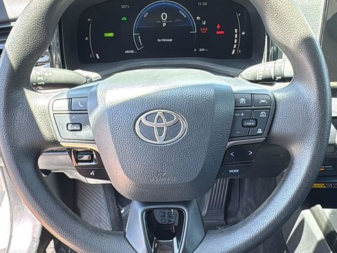Used 2025 Toyota Camry LE FWD image 12