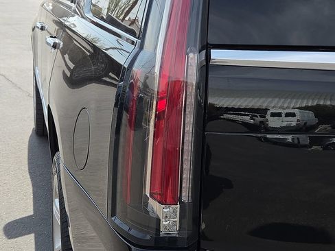 Used 2020 Cadillac Escalade Premium Luxury AWD/4WD image 9