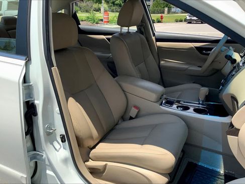 Used 2014 Nissan Altima 2.5 SL w/ Technology Package FWD image 8