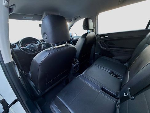 Used 2018 Volkswagen Tiguan SE w/ 18" Alloy Wheels Package image 25