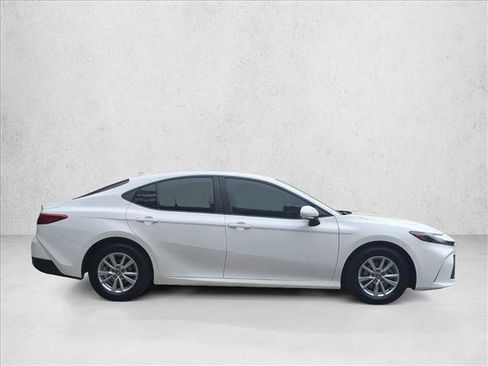 Used 2025 Toyota Camry LE image 4