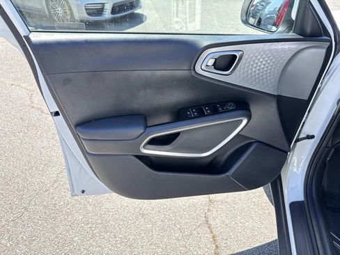 Used 2024 Kia Soul LX w/ Option Group 015 FWD image 13