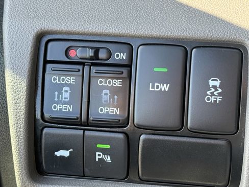 Used 2014 Honda Odyssey Touring Elite image 10