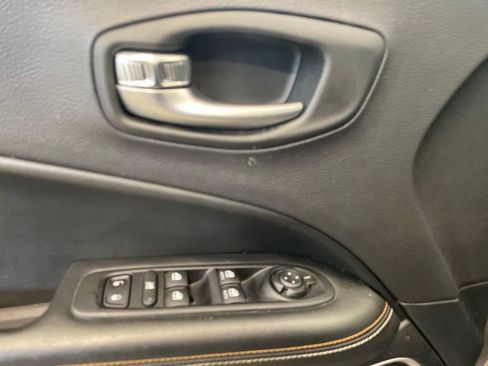 Used 2018 Jeep Compass Latitude w/ Popular Equipment Group AWD/4WD image 24
