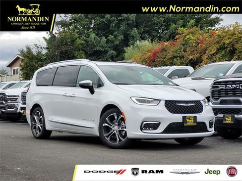 New 2026 Chrysler Pacifica Pinnacle w/ Trailer Tow Group image 1