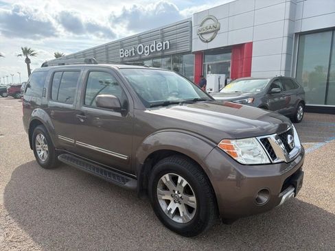 Used 2008 Nissan Pathfinder LE image 1