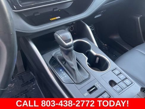Used 2024 Toyota Highlander XLE AWD/4WD image 28