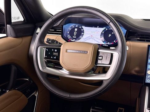 Used 2025 Land Rover Range Rover SE image 19