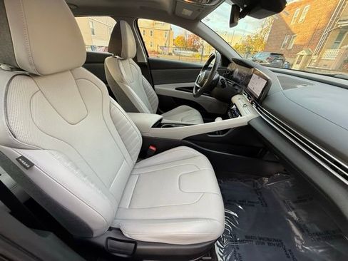 Used 2022 Hyundai Elantra Limited image 30