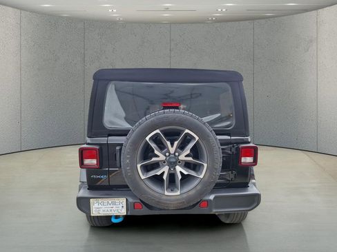 Used 2024 Jeep Wrangler Unlimited w/ LED Headlamp & Fog Lamp Group AWD/4WD image 4