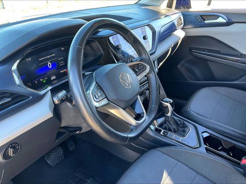 Used 2024 Volkswagen Taos SE image 17