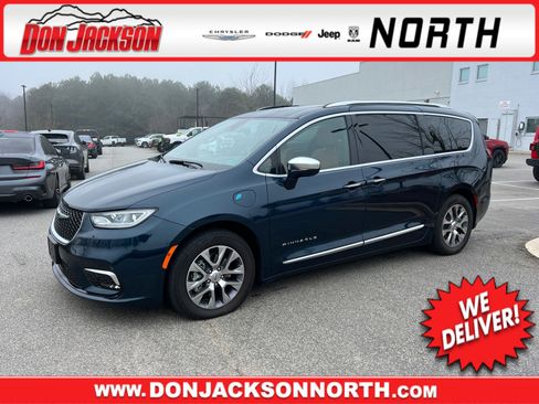 Used 2024 Chrysler Pacifica Pinnacle image 1
