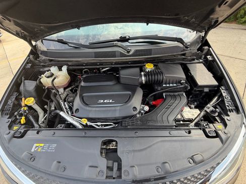 Used 2017 Chrysler Pacifica Limited w/ UConnect Theater Package image 40