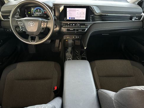 Used 2025 Toyota Camry LE image 12