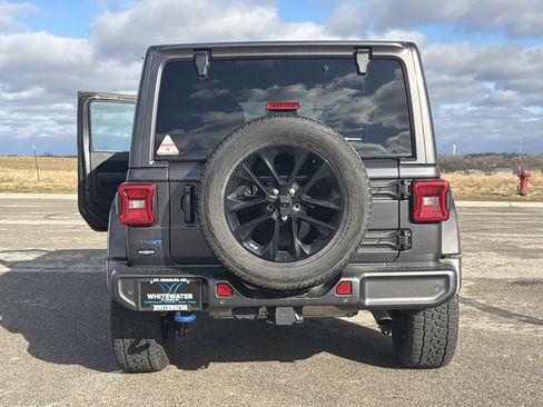 Used 2021 Jeep Wrangler Unlimited Sahara image 32