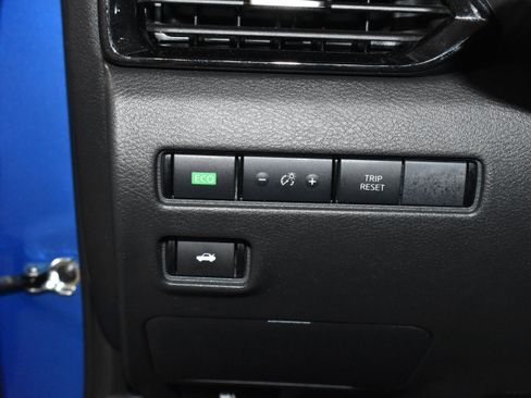 Used 2025 Nissan Sentra SV FWD image 16