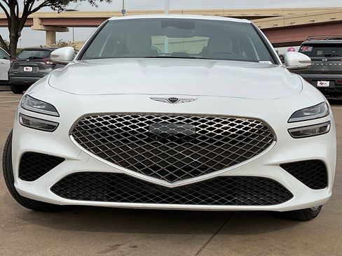 Used 2025 Genesis G70 2.5T image 3