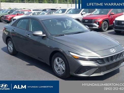 New 2026 Hyundai Elantra SE FWD image 4