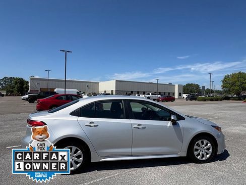 Used 2024 Toyota Corolla LE FWD image 2
