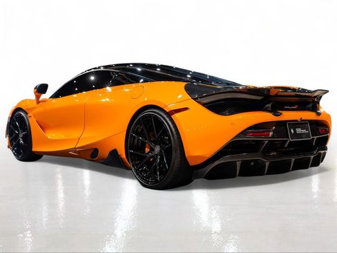 Used 2018 McLaren 720S RWD image 2