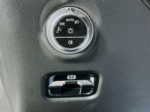 Used 2024 Mercedes-Benz C 300 Sedan image 17