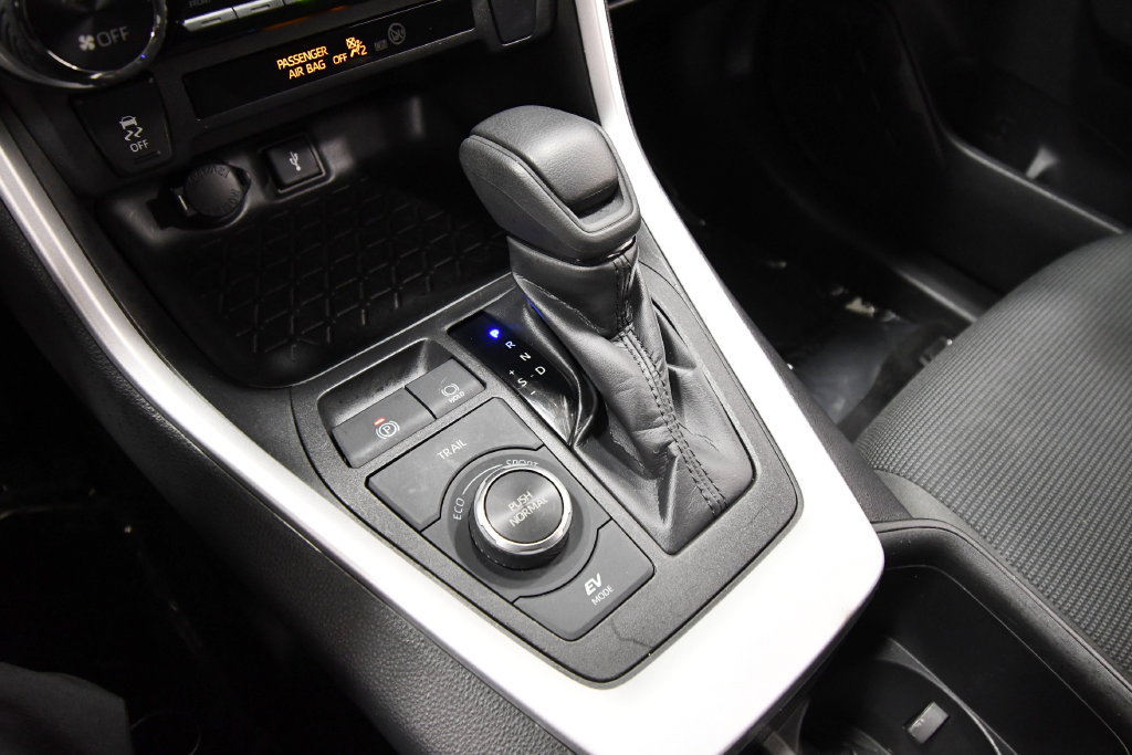 Used 2022 Toyota RAV4 LE AWD/4WD image 26