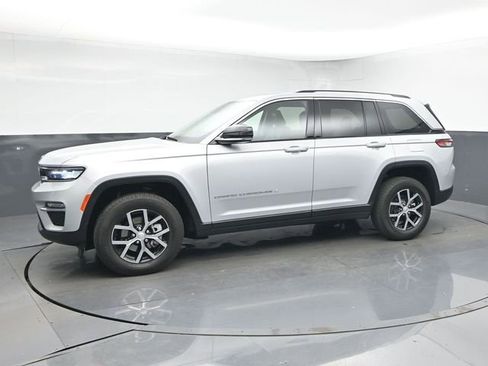 Used 2023 Jeep Grand Cherokee Limited image 4