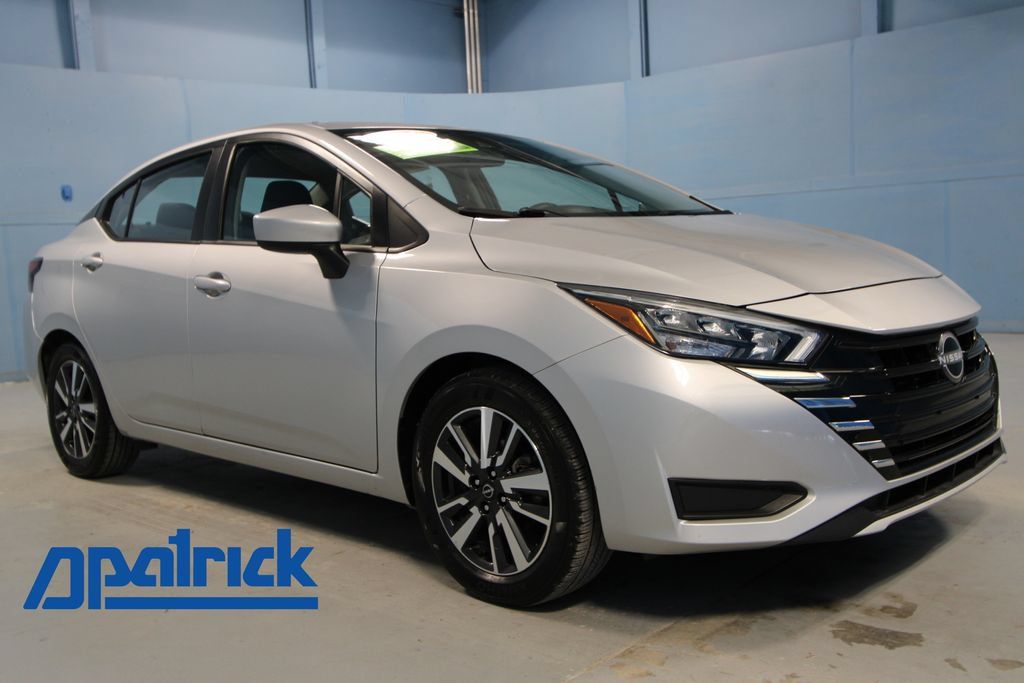 Used 2025 Nissan Versa SV FWD image 1
