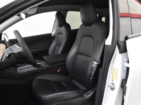 Used 2021 Tesla Model Y Long Range image 19