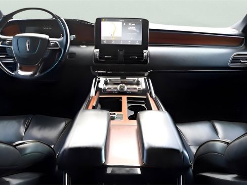 Used 2018 Lincoln Navigator L Select w/ Technology Package image 18