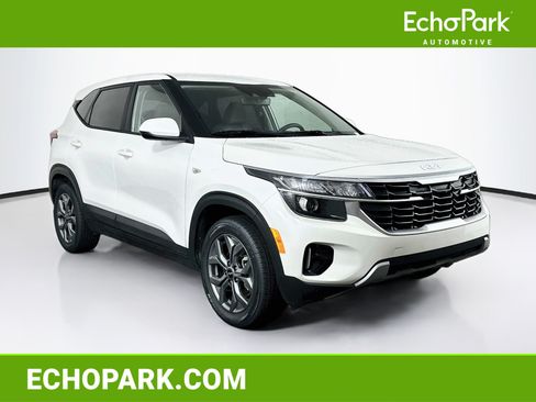 Used 2025 Kia Seltos LX AWD/4WD image 1