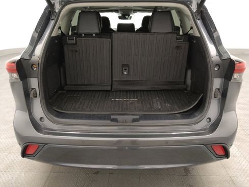 Used 2020 Toyota Highlander Limited image 29