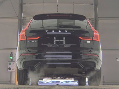 Certified 2023 Volvo XC60 T8 Plus w/ Protection Package Premier AWD/4WD image 10