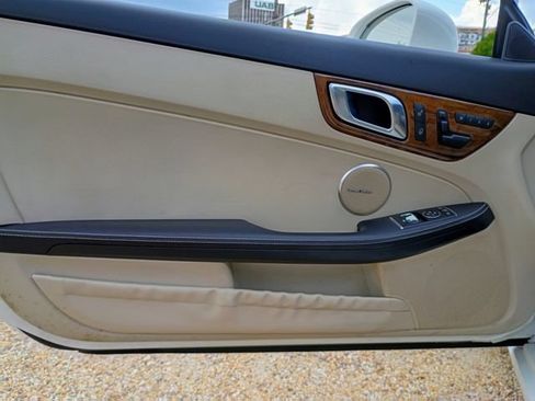 Used 2015 Mercedes-Benz SLK 250 image 32
