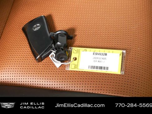 Used 2024 Lexus GX 550 w/ Accessory Package (2T) AWD/4WD image 40