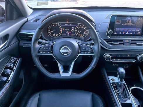 Certified 2024 Nissan Altima 2.5 SR image 5