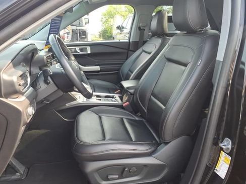 Certified 2022 Ford Explorer XLT w/ Equipment Group 202A AWD/4WD image 16