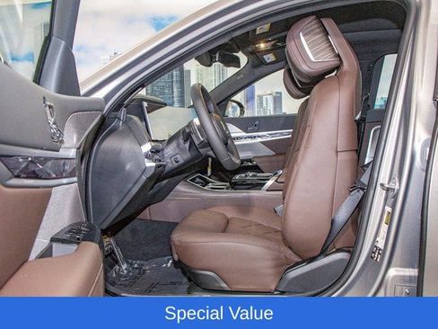 Used 2025 BMW 760i xDrive w/ Premium Package AWD/4WD image 21