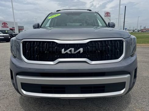 Used 2025 Kia Telluride EX w/ EX Captain's Chair Package FWD image 9