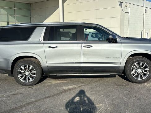 Used 2022 Chevrolet Suburban LT w/ LT Signature Package AWD/4WD image 29