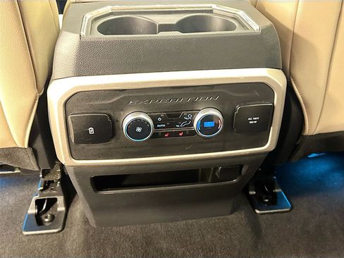 Used 2024 Ford Expedition Limited image 27