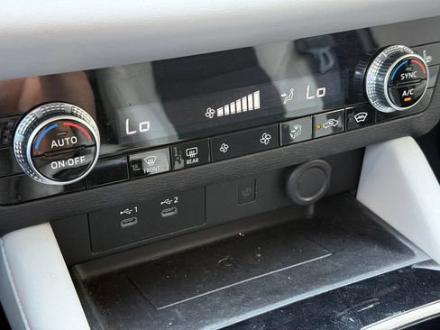 Used 2025 Mitsubishi Outlander SE AWD/4WD image 15